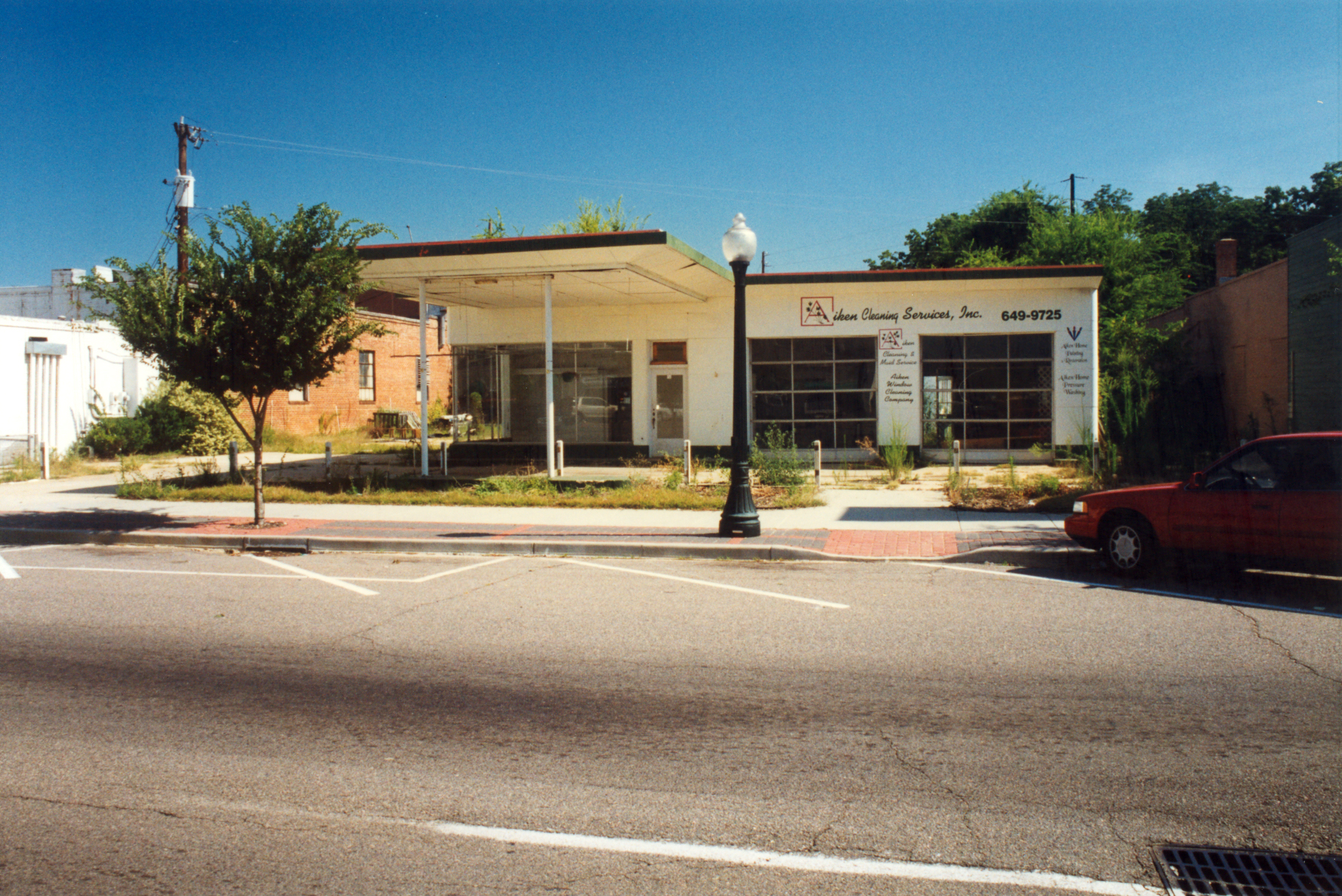 Richland Avenue Gas Station looking north